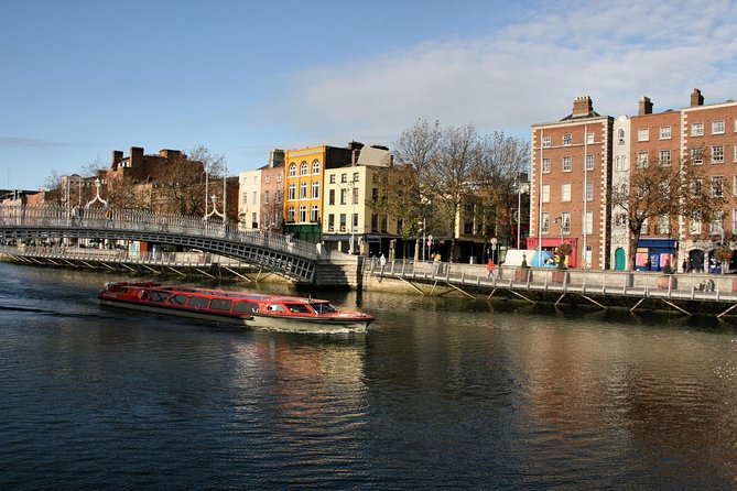 Dublin Hop-on Hop-off Bus Tour - Live Tour auf Deutsch - Trinity College and the Book of Kells