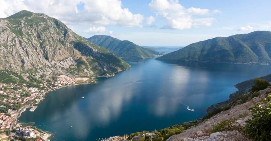 Dubrovnik: Montenegro Day Trip by Bus and Boat - The early bus ride from Dubrovnik to Montenegro
