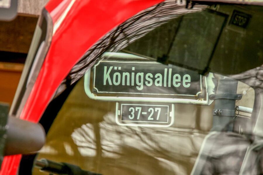 Düsseldorf: 24-Hour Hop-On Hop-Off Ticket - Königsallee to the Old Town