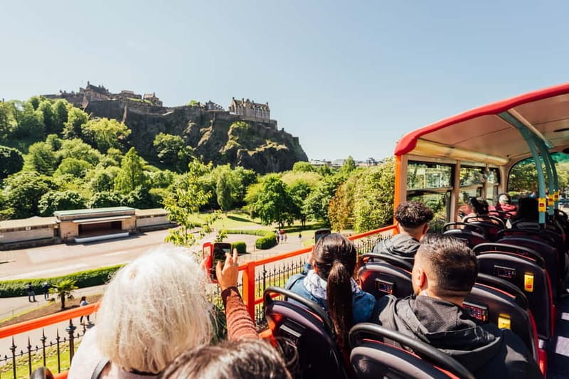 Edinburgh: Hop-On, Hop-Off Bus Tour City & Britannia Combo - Commentary, staff, and comfort on the bus