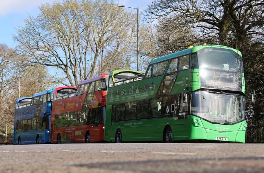 Edinburgh: Hop-On Hop-Off Bus Tour with Live Guide - The Old Town and Edinburgh Castle