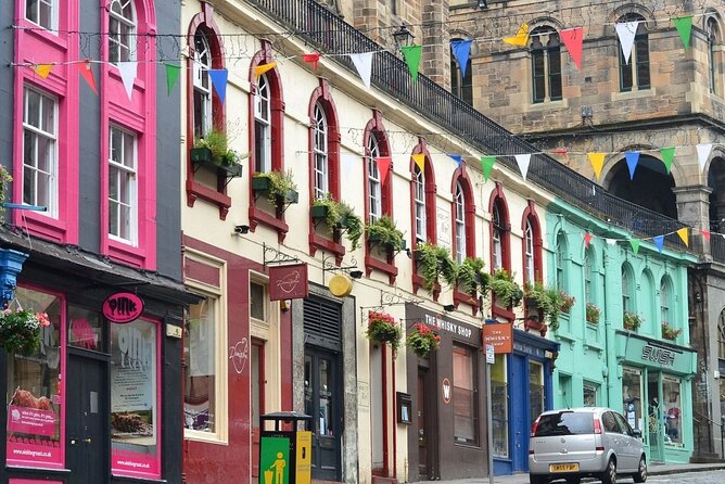 Edinburgh Rail Trip from London with Castle entry and Hop-on Hop-off bus - Holyroodhouse and the National Museum of Scotland
