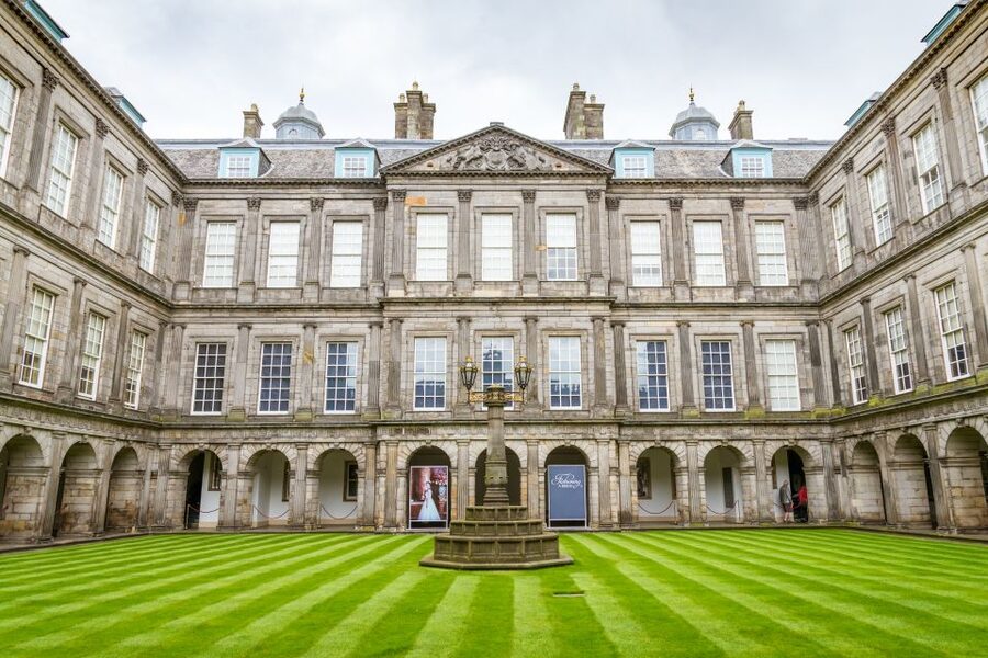 Edinburgh: Royal Attractions with Hop-On Hop-Off Bus Tours - The drawbacks you should plan around
