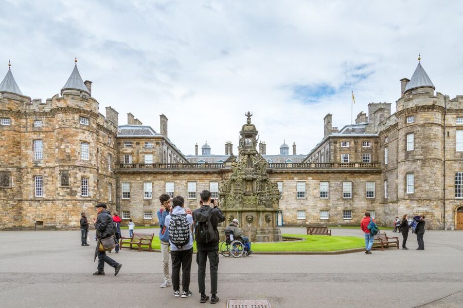 Edinburgh: Royal Attractions with Hop-On Hop-Off Bus Tours - Three bus tours, three ways to see Edinburgh