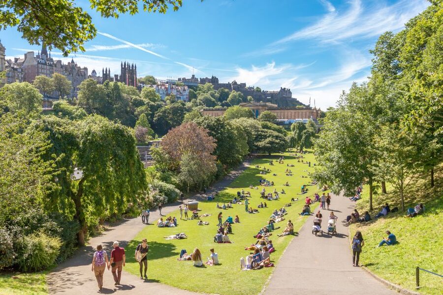 Edinburgh: Royal Attractions with Hop-On Hop-Off Bus Tours - A sensible two-day plan