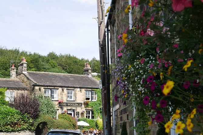 Emmerdale Classic Locations Bus Tour from Leeds - Leathley, Emmerdale Farm, and the rural stops