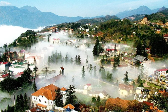 Explore Sapa 2 Days 1 Nights by Bus - Homestay - The Hanoi to Sapa bus ride