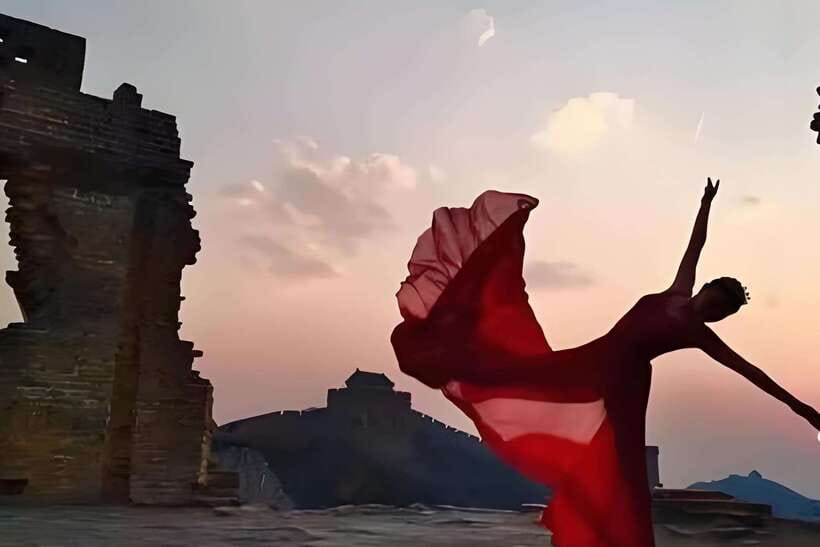 From Beijing: JinShanLing Great Wall Bus Tour with Ticket - Four free hours among the watchtowers