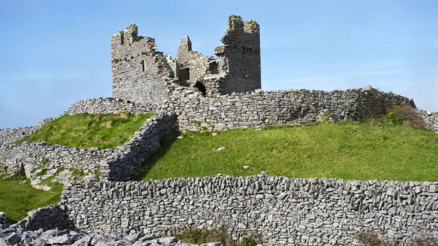 From Doolin: Day Trip to Inisheer with Bike or Bus Tour - First impressions of Ireland’s smallest Aran Island