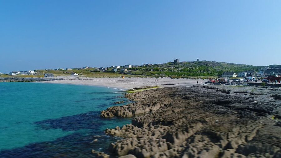 From Doolin: Day Trip to Inisheer with Bike or Bus Tour - Tea, scones, and a welcome break