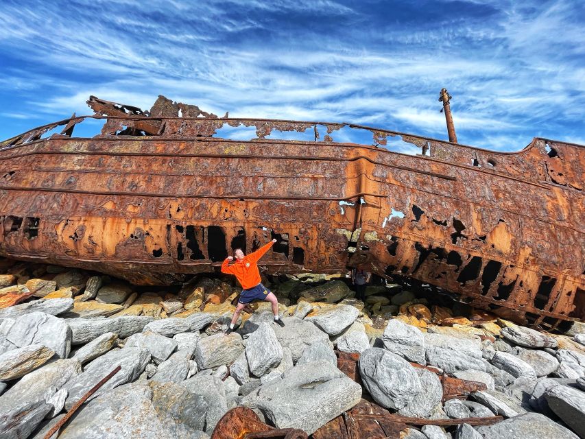 From Galway: Day Trip to Inisheer with Bike or Bus Tour - Castles, shipwrecks, and sunken churches