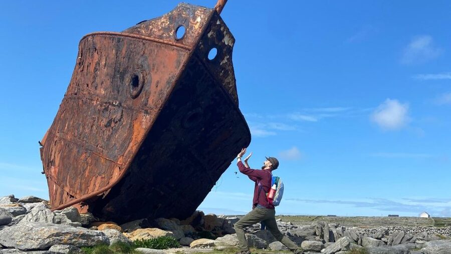 From Galway: Day Trip to Inisheer with Bike or Bus Tour - Tea, coffee, scones, and island stories