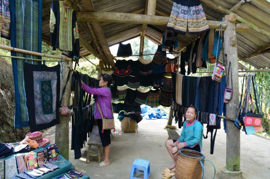 From Hanoi: 2-Day Sapa-Fansipan Peak & Trek & Ha Giang Bus - Meals, rooms, and what the package covers