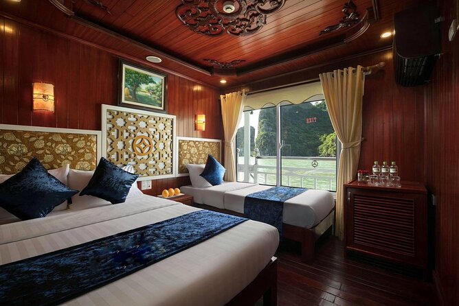 From Hanoi: 2D1N Ha Long Bay Deluxe Cruise with Bus Limousine - Lunch while the boat heads toward Titop Island