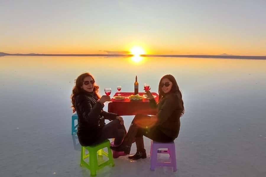 From La Paz: Salar de Uyuni 3-D Tour+Entrance Tickets by Bus - How the schedule feels in real use