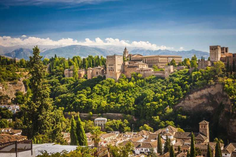 From Malaga: Day Trip to Alhambra by Bus with Entry Tickets - Meeting the coach in central Malaga