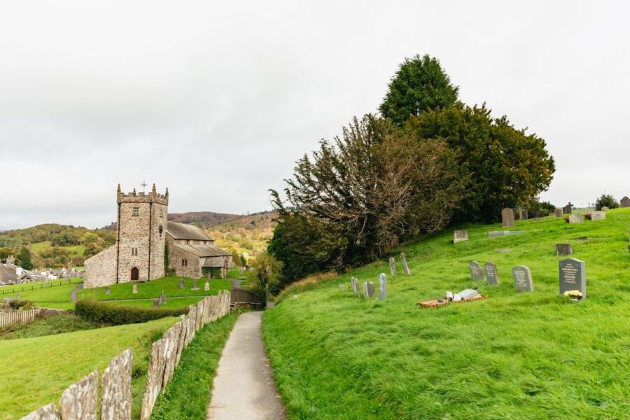 From Manchester: Lake District Bus Tour & Windermere Cruise - Grasmere, Wordsworth, and the gingerbread decision