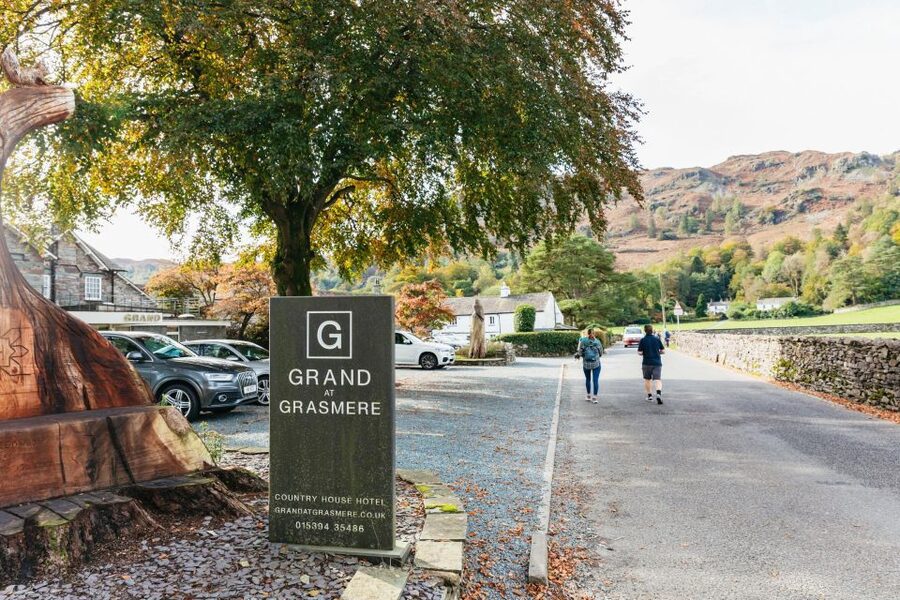 From Manchester: Lake District Bus Tour & Windermere Cruise - Coniston Water and the road south