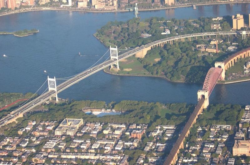 From Manhattan: 5-Hour Bronx, Queens, and Brooklyn Bus Tour - Who should book this tour