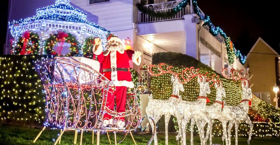 From Manhattan: Dyker Heights Lights & Skyline Tour - Key points to know before you book