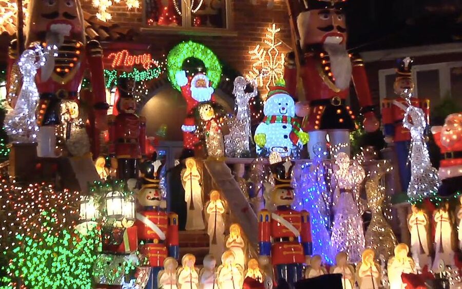 From Manhattan: Dyker Heights Lights & Skyline Tour - Leaving Times Square for Brooklyn