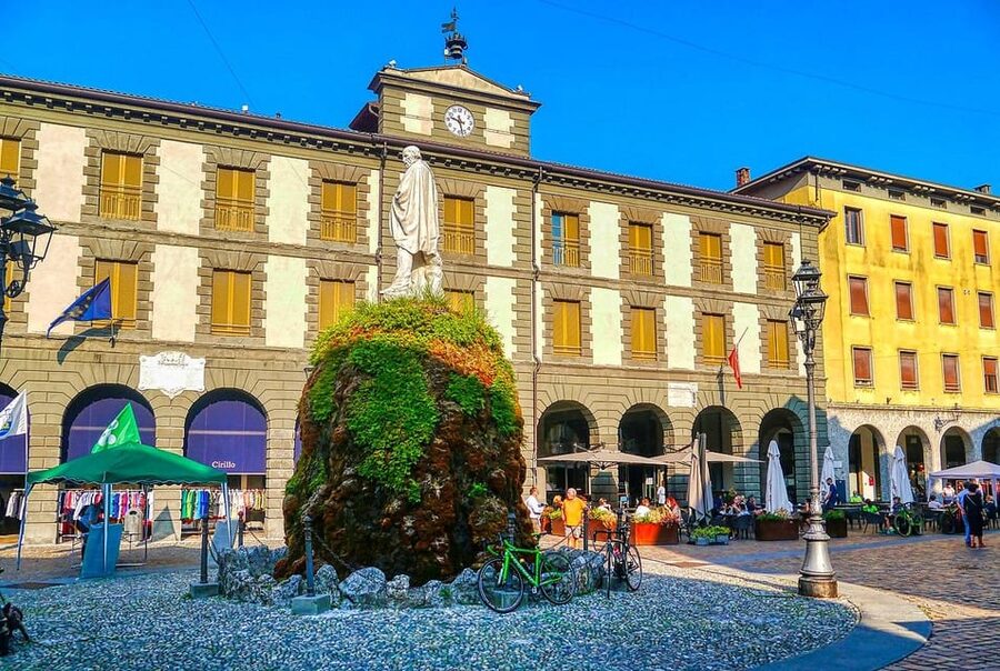 From Naples: bus city tour small group - Piazza del Plebiscito starts the city story