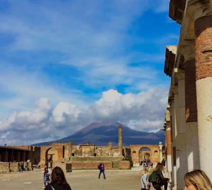 From Naples: Pompeii and Vesuvius by Bus - Getting from Naples to Pompeii