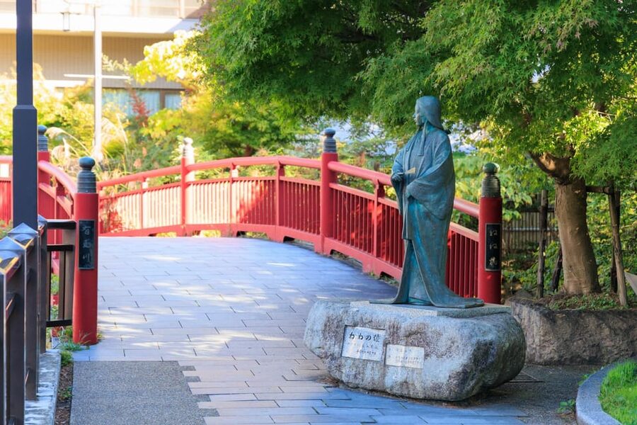 From Osaka: Himeji Castle, Arima Onsen & Mt. Rokko Day Tour - How the guiding compares with a fully escorted tour