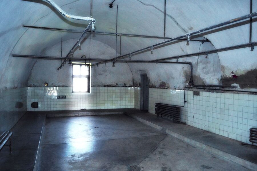 From Prague: All-inclusive Bus Tour to Terezin Memorial - The guides make the biggest difference
