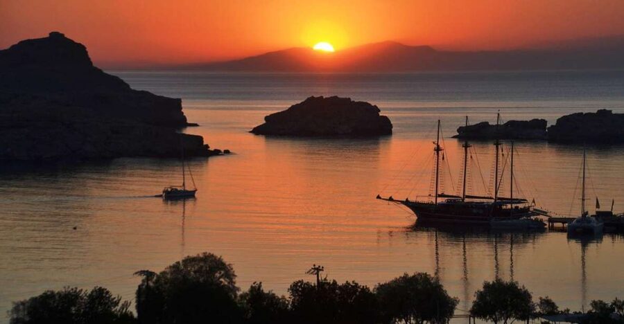 From Rhodes City: Evening Bus Trip To Lindos - Why an evening trip to Lindos makes sense