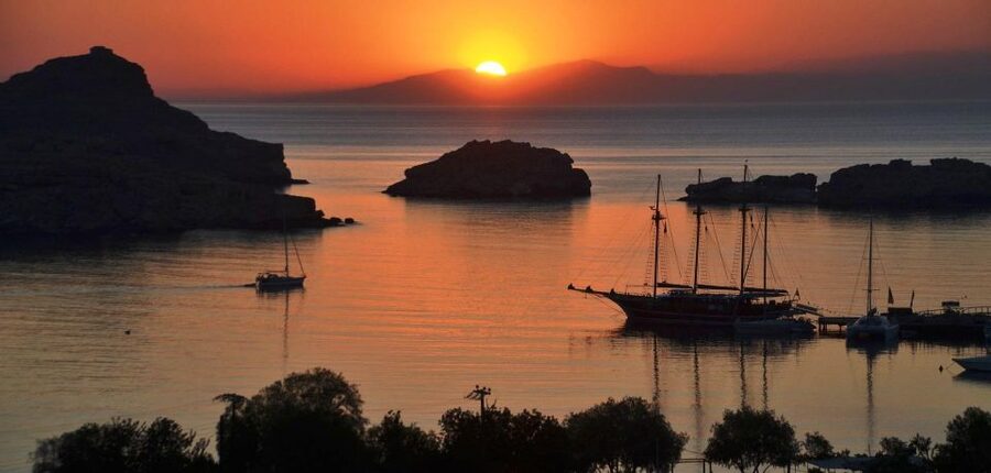 From Rhodes City: Evening Bus Trip To Lindos - Reaching the Acropolis before closing time
