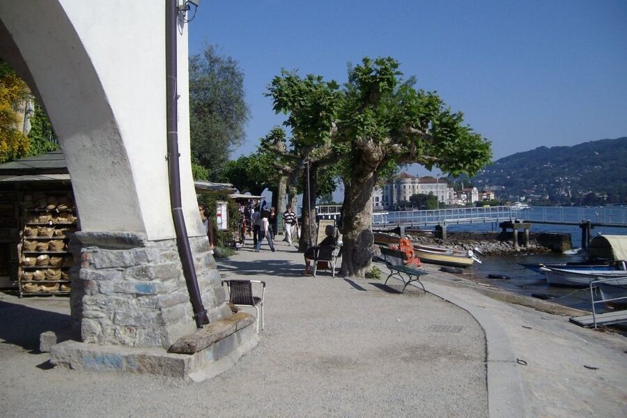 From Stresa: Isola Pescatori Hop-on Hop-off Boat Tour - What the private boat option changes