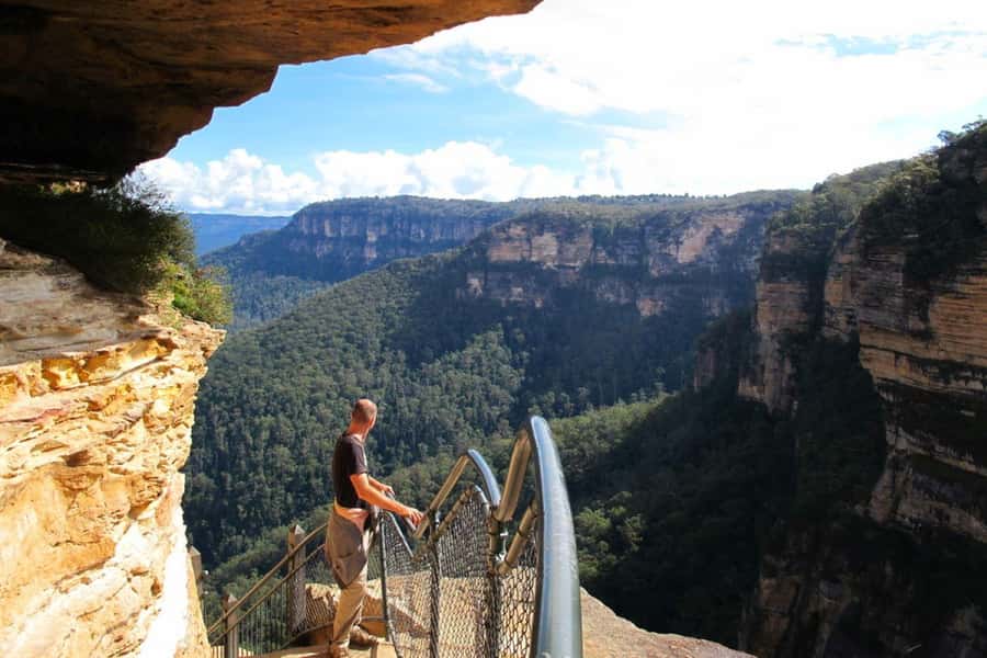From Sydney: Blue Mountains Day Tour & Hop-on, Hop-off Tour - Leura gives the mountain day a village pause
