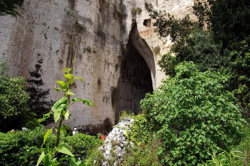 From Taormina: Syracuse and Noto Guided Day Trip by Bus - Noto’s Baroque streets in one hour
