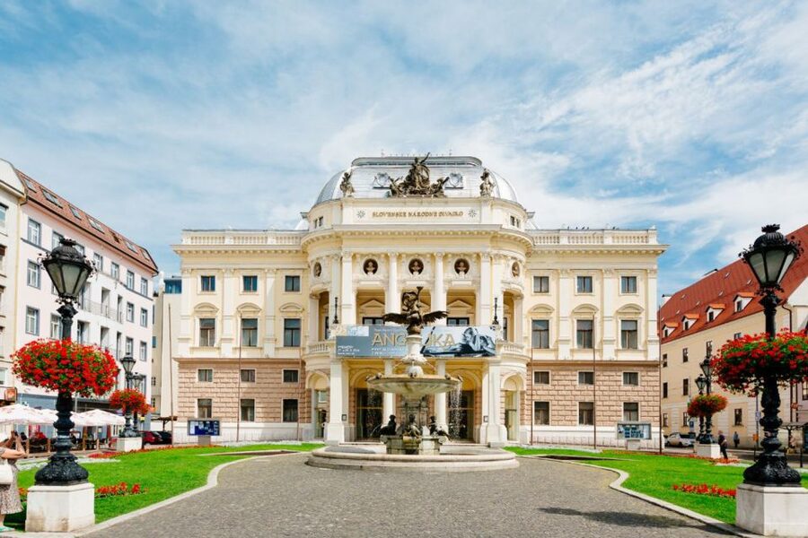 From Vienna: Guided Tour to Bratislava with Speed Boat Ride - Should you book this Vienna to Bratislava trip?