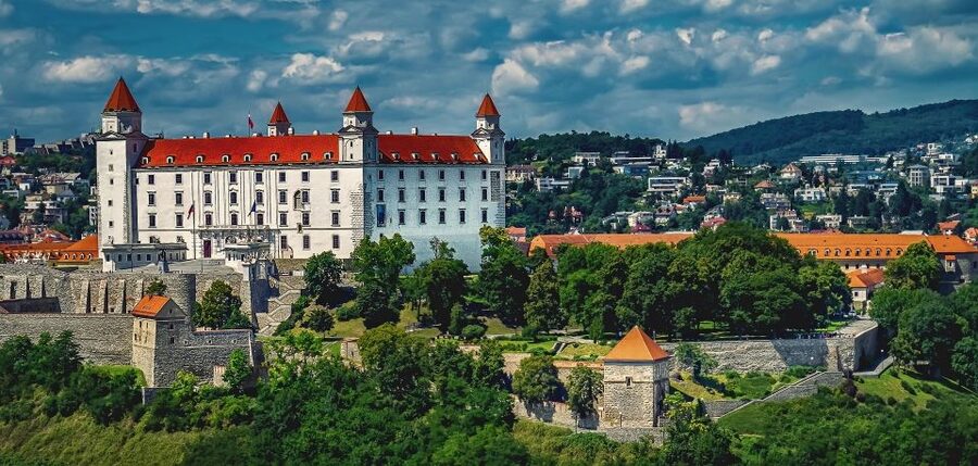 From Vienna: Roundtrip Bus to Bratislava with Walking Tour - Leaving Vienna from Wien Hauptbahnhof