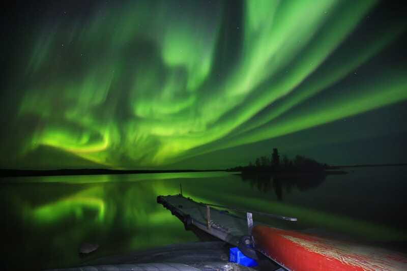 From Yellowknife: Northern Lights Bus Tour with Photos - What the $72 price really buys