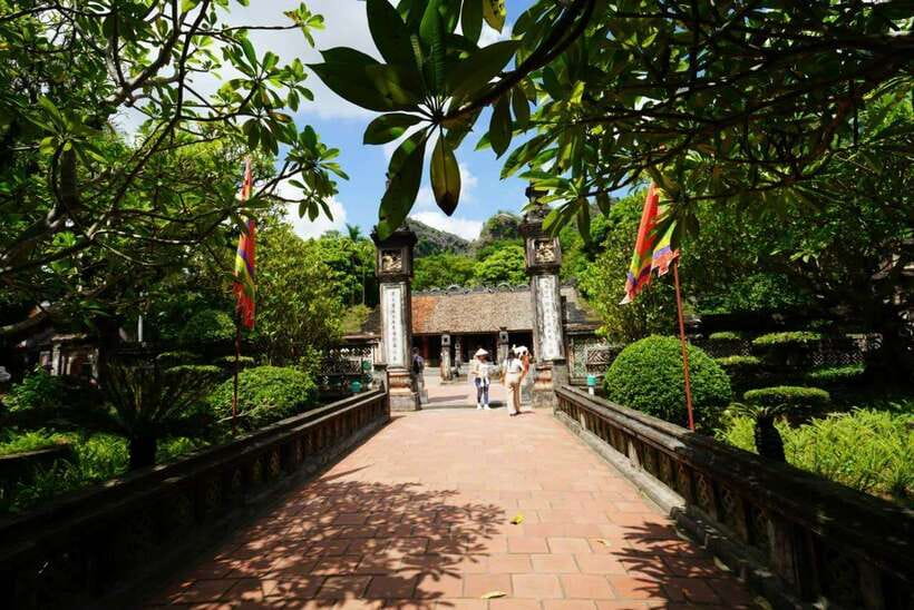 Full Day Hoa Lu - Tam Coc - Mua Cave/Buffet/Tour Guide/Bus - Who should choose this Ninh Binh day trip?