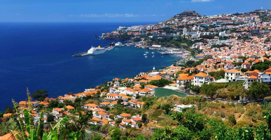 Funchal: Hop-On Hop-Off Bus Tour - Old Funchal, the cathedral, and the central stops