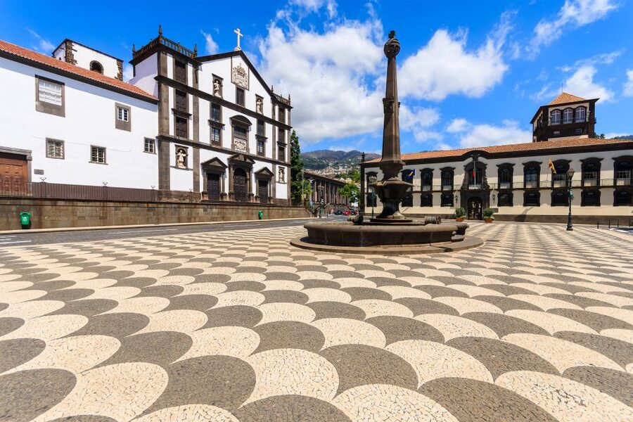 Funchal: Hop-On Hop-Off Bus Tour - Bordal Madeira and the island’s embroidery