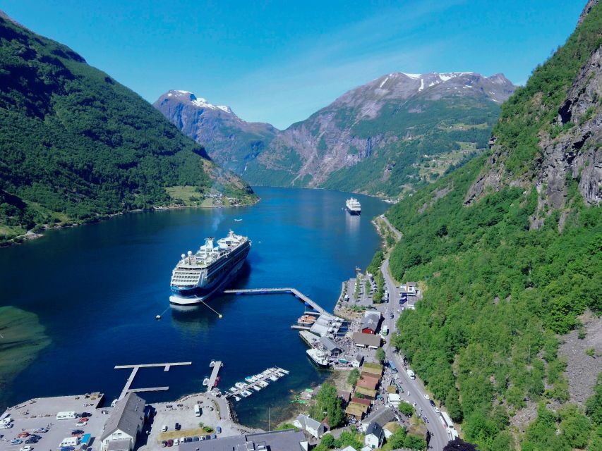 Geiranger: Bus Tour with Multilingual Audio Guide - Why this short Geiranger tour works