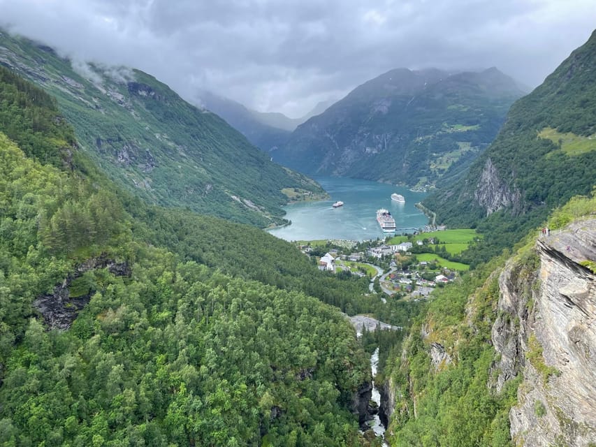 Geiranger Dalsnibba: mini bus tour - Finding the meeting point beside the Joker shop
