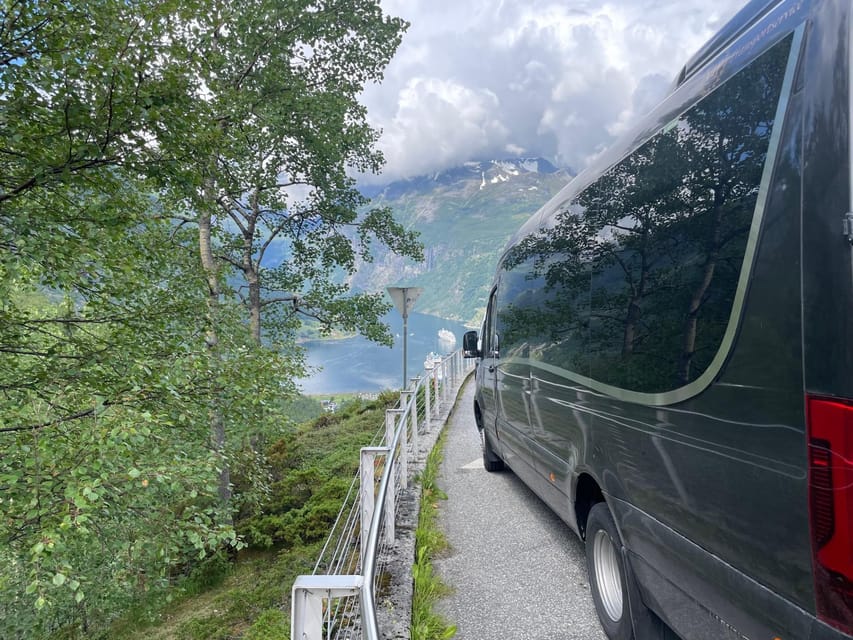 Geiranger Dalsnibba: mini bus tour - The climb through Geiranger’s waterfall country