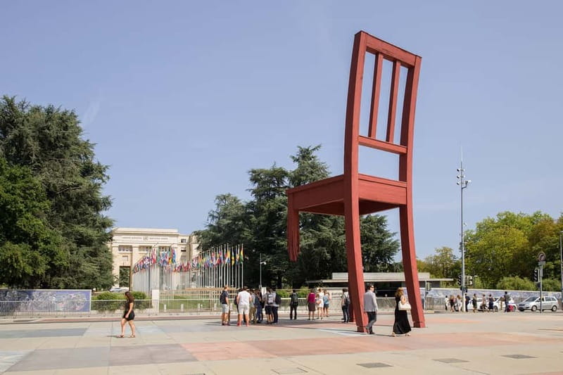 Geneva: Open-Top Sightseeing Bus Tour - The International District and the Broken Chair