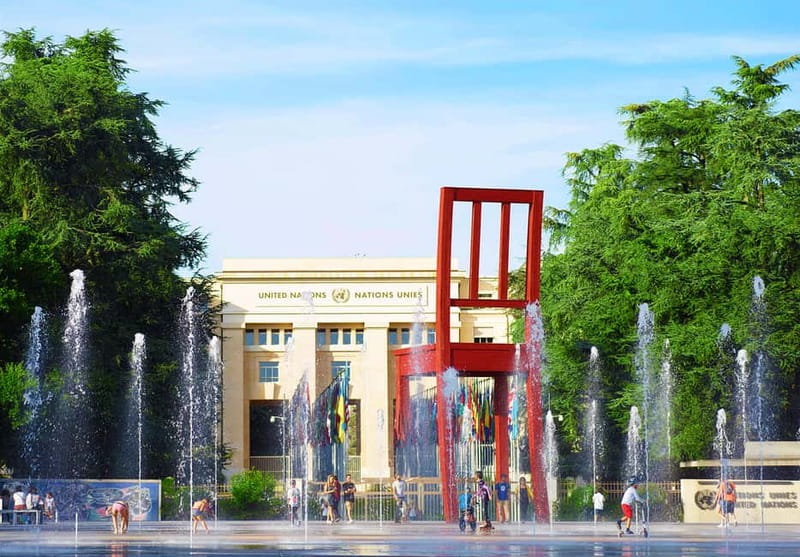 Geneva: Open-Top Sightseeing Bus Tour - Crossing Geneva by open-top bus