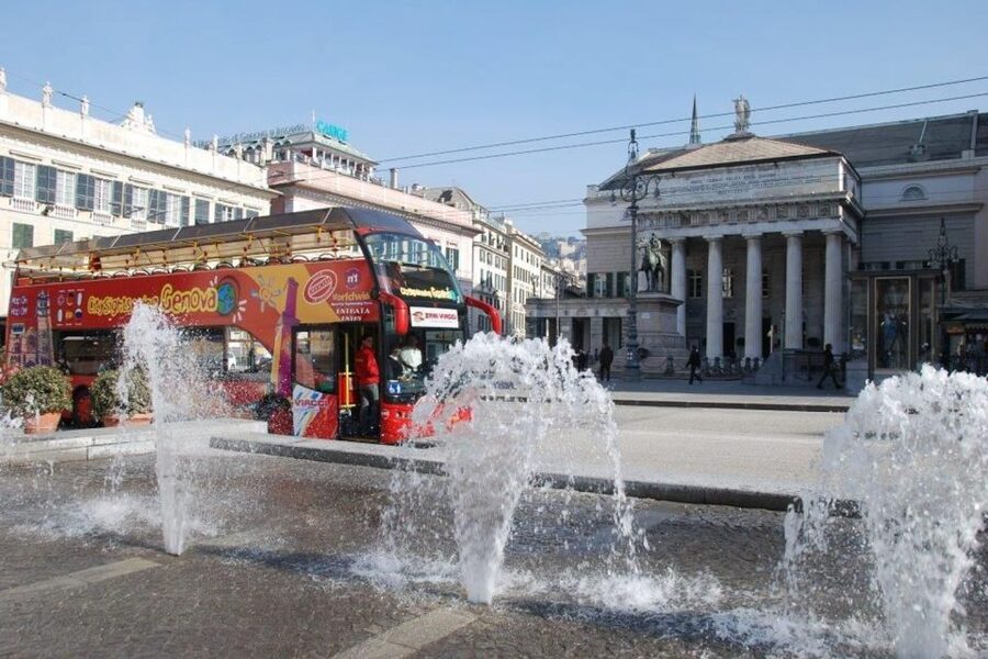 Genoa: Hop-on Hop-off Tour Ticket - Blue route: from the Aquarium to Boccadasse