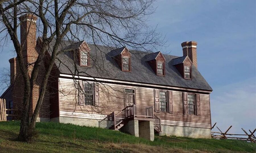 George Washington's Mount Vernon Tour & Old Town Alexandria - Old Town Alexandria from the road