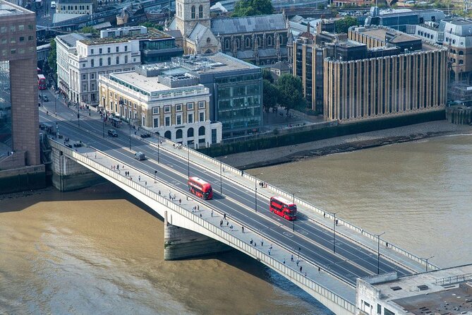 Ghost Bus Tour of London - At a Glance: What Matters Most