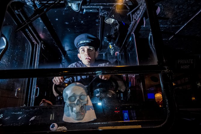 Ghost Bus Tour of London - Trafalgar Square Sets the Mood