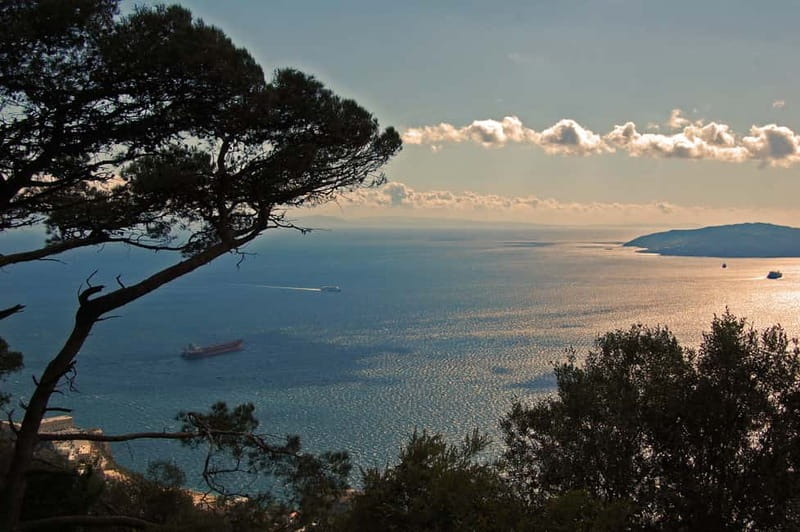Gibraltar: Guided Tour by Bus Including Tickets - Europa Point: big views in only 10 minutes